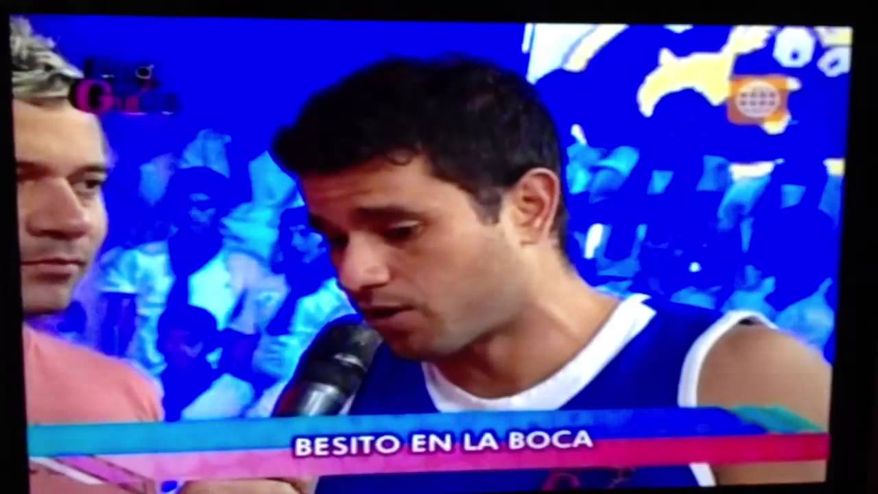 BESITO EN LA BOCA DE LOS FELINOS..EEG INTERNACIONAL