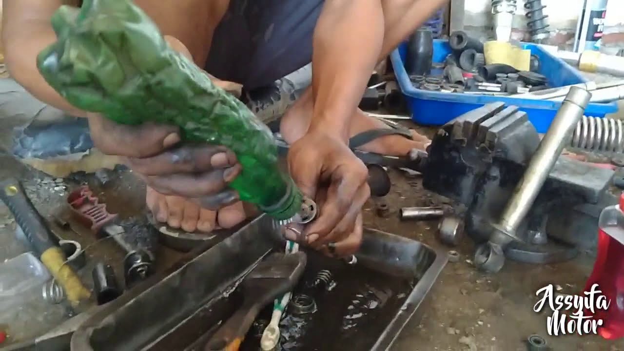 Service shockbreaker belakang cara mudah untuk pemula dengan alat sederhana