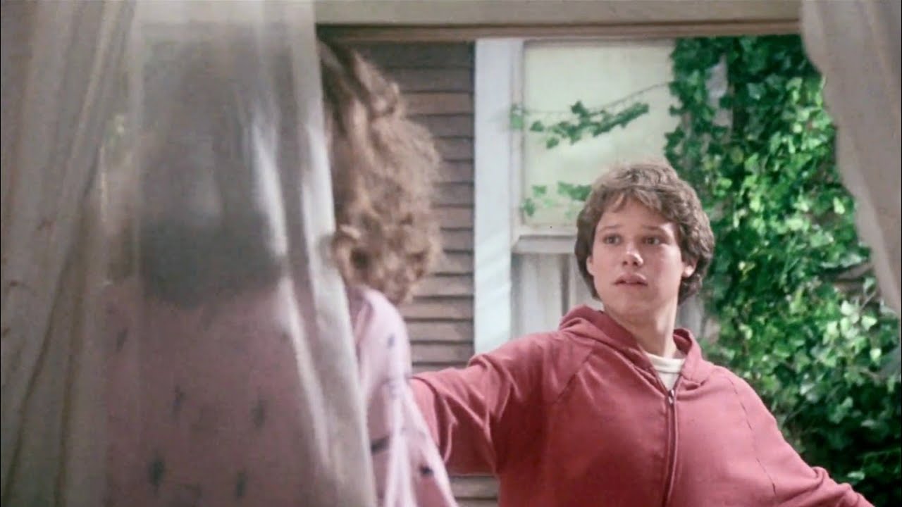 the boy who could fly (1986)- KISS Scene! 1080p