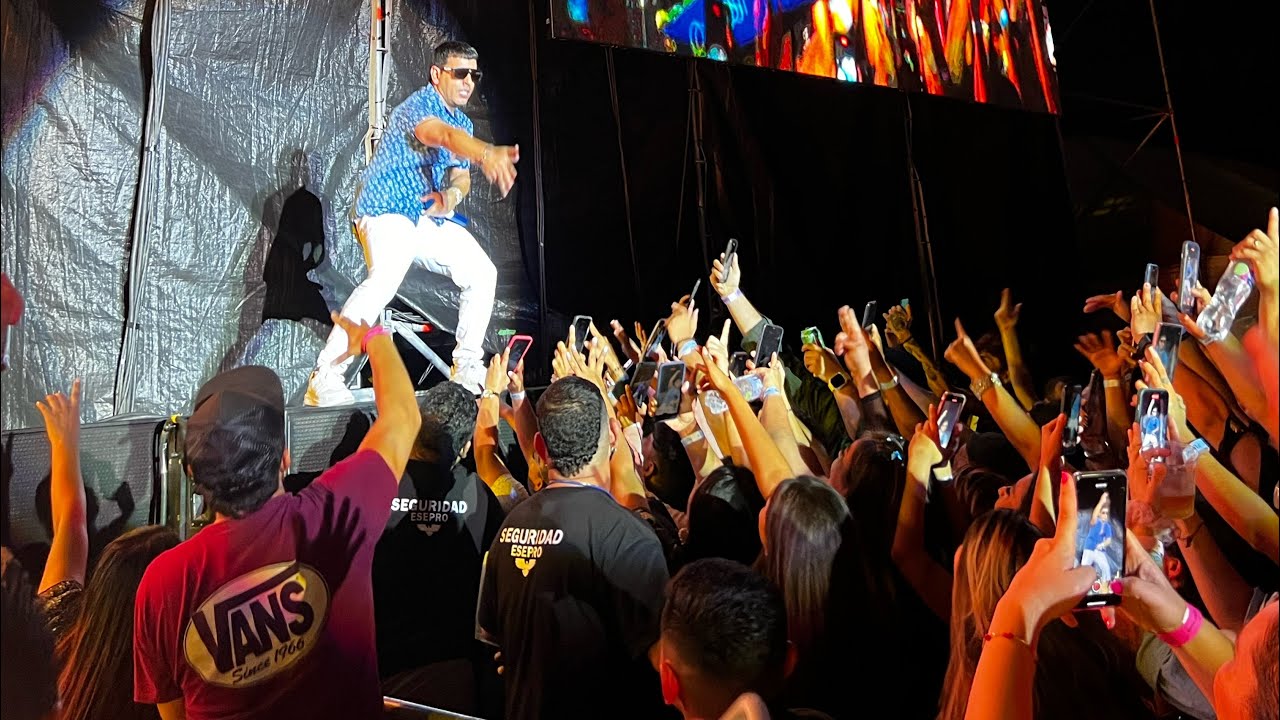 Tito el Bambino Ivy Queen y Arcángel en el Estadio Cuscatlan😳😳