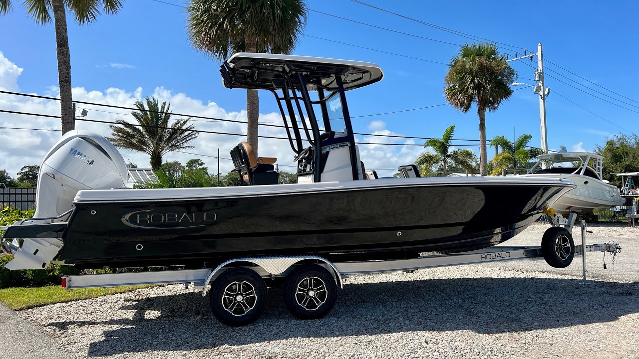 2024 Robalo 246 Cayman