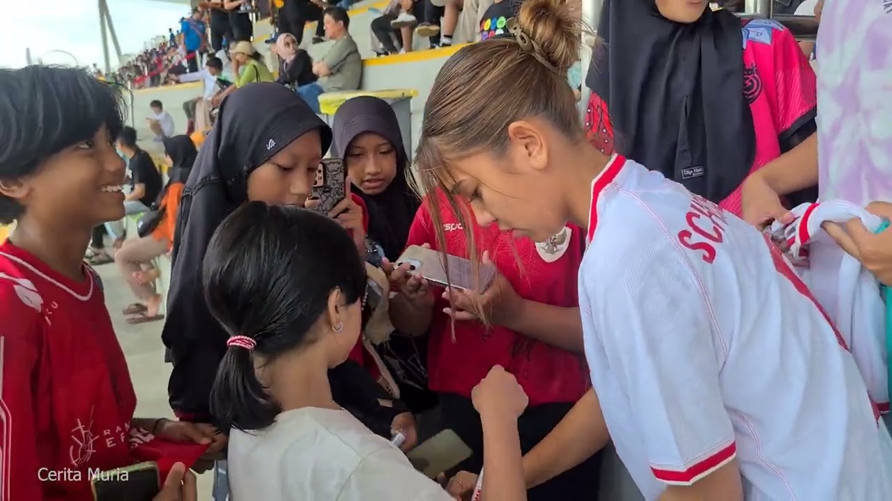 PELATIH TIMNAS PUTRI DAN 3 PEMAIN DATANG KE KUDUS