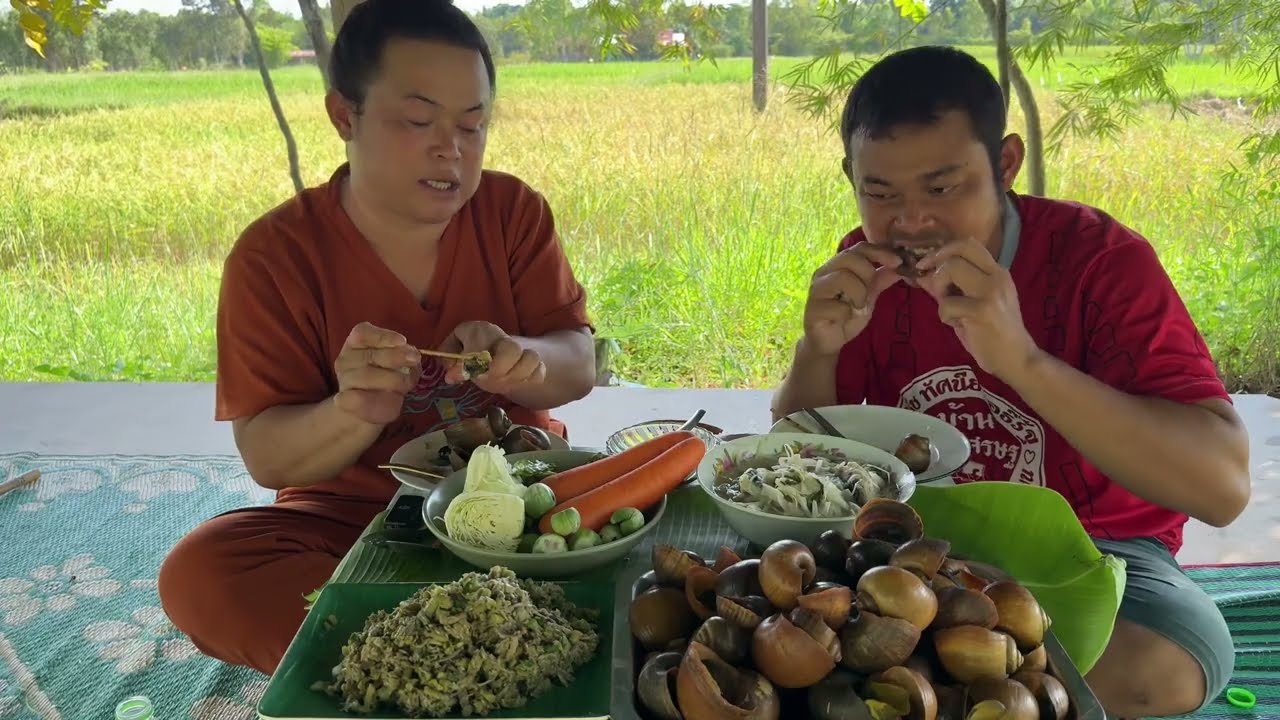 อยากกินมานานเมนูนี้ ซุบเห็ดบดสูตรดั้งเดิมแถมยังมีต้มหอยจิ่มแจ่วอย่างอร่อย