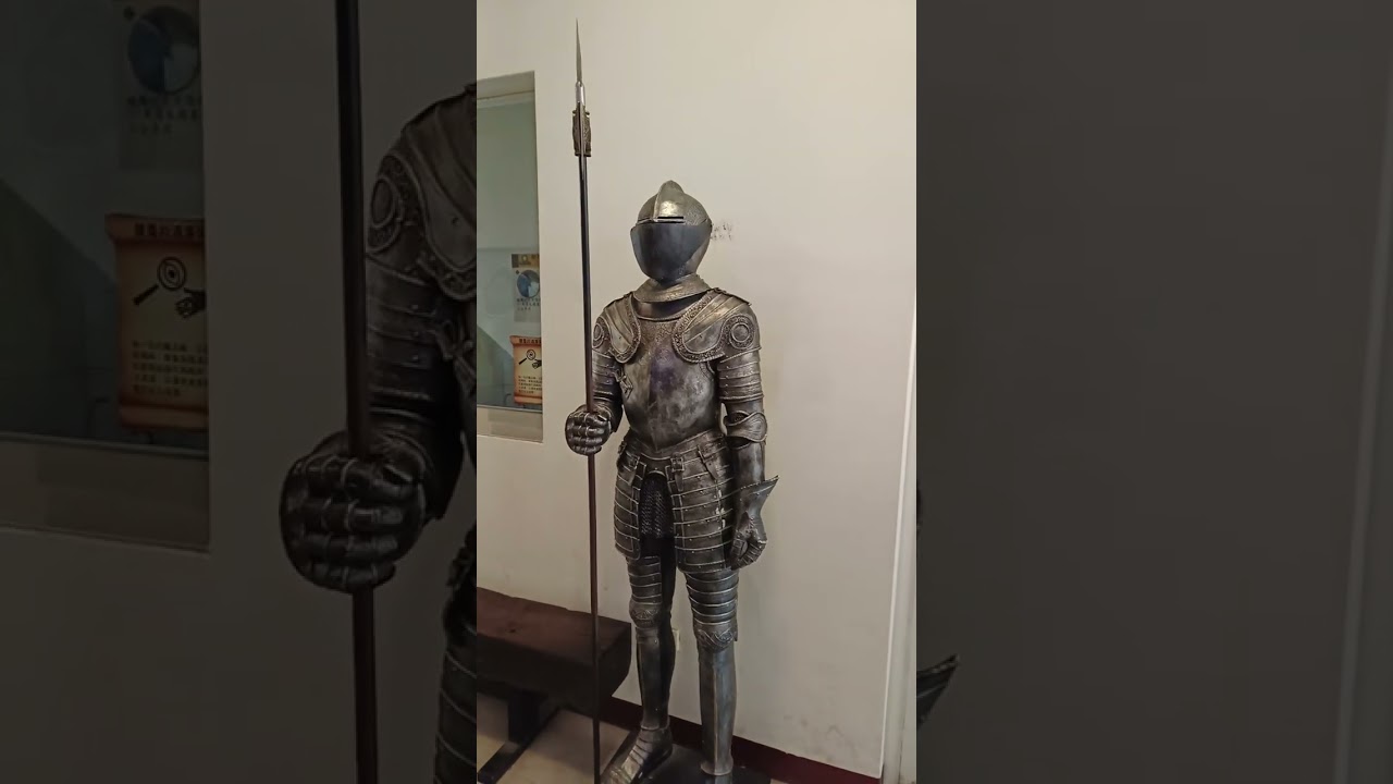 SOLDIER KNIGHT WITH ARMOR STATUE #shorts