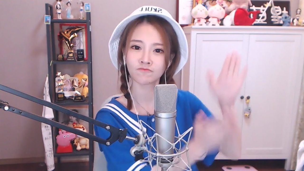 HandClap -  Chinese girl Feng Timo cover (lyrics)