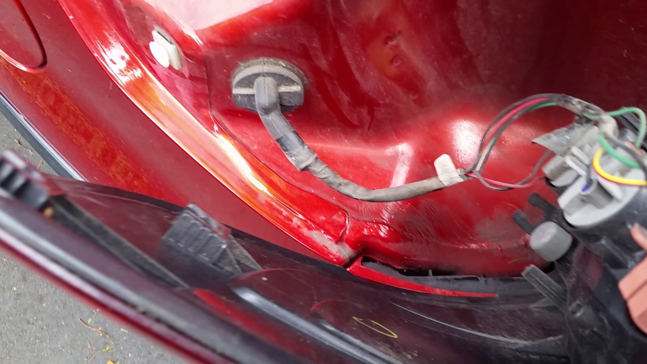Suzuki SX4 Demontaż lampy tylnej