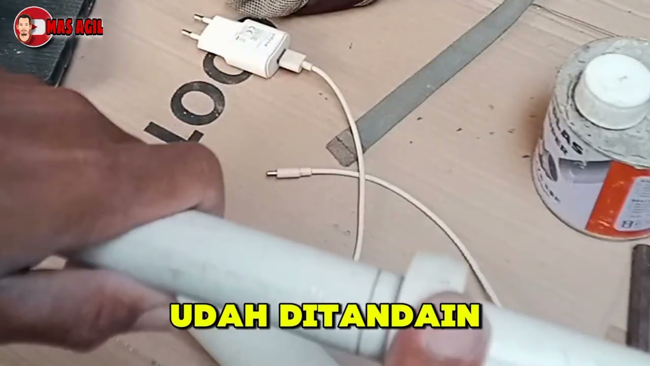 Приклеивание крышки трубки