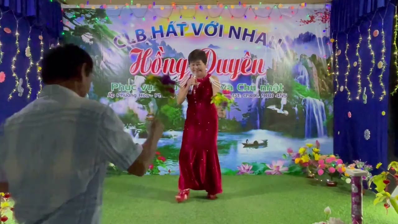 Ca khúc : hái trái tim vàng” trình bày “ Ngọc phỉ