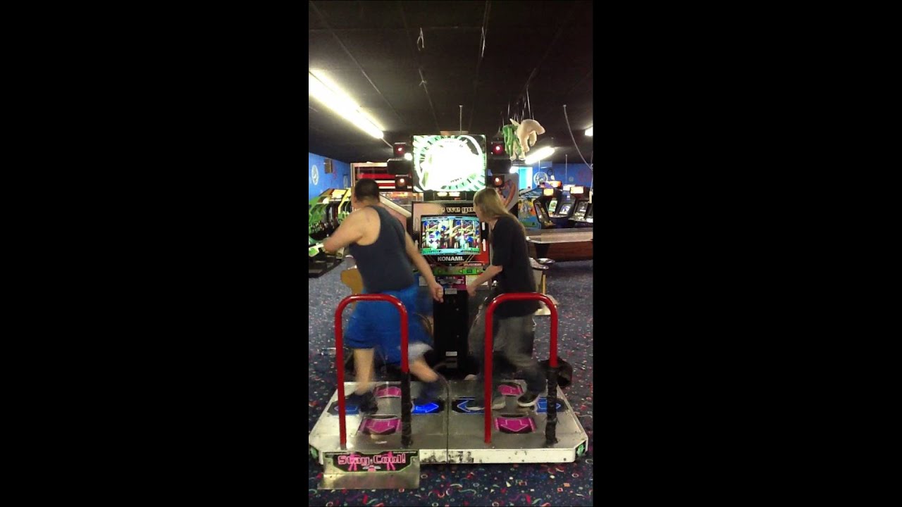 DDR Afronova. Two players in sync
