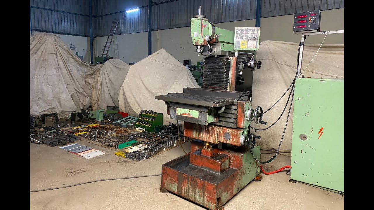 Tool Room Milling Machine - TOS FN 32 - with lots of Accessories