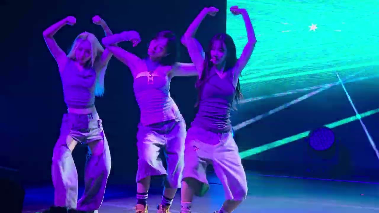 Taki Taki - Dj Snake (UAU dance cover) Live in Chicago #dreamcatcher #uau #jiu #sua #yoohyeon 