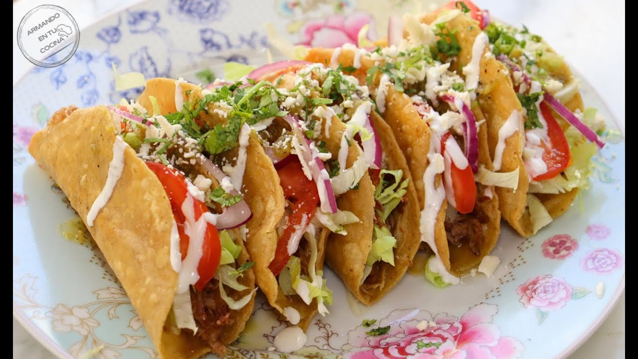 Tacos Dorados De Res En Salsa Verde
