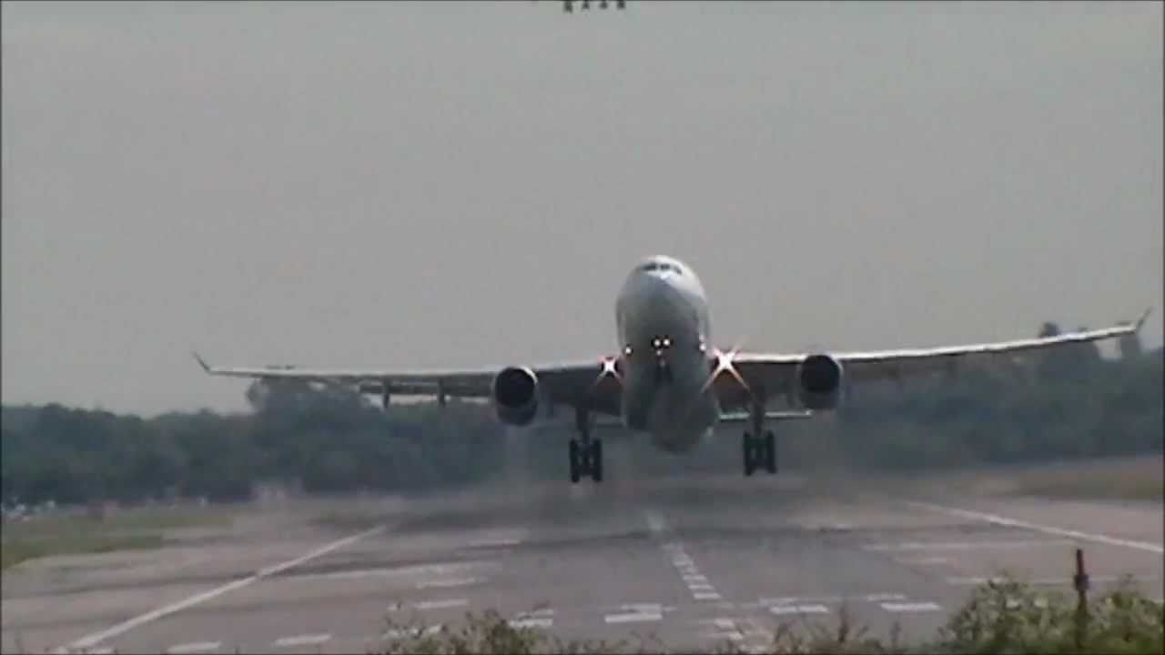 Gatwick Airport Time Lapse