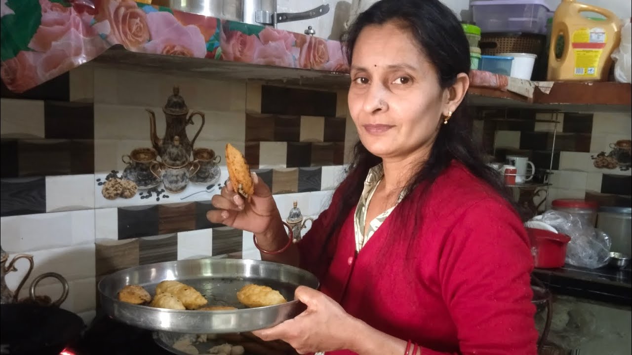 आज हमने बनाई होली स्पेशल गुजिया #food #vlog #holispecial #mitthai 😇😛