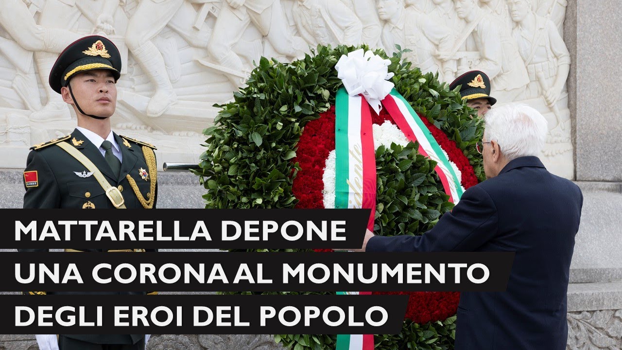 Mattarella depone una corona al Monumento degli Eroi del Popolo