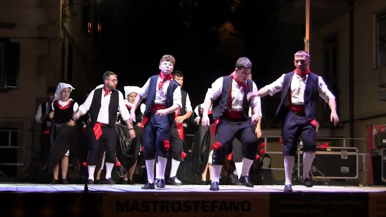 09 Le Due Torri Miranda Festival nazionale del folklore Agnone 2024