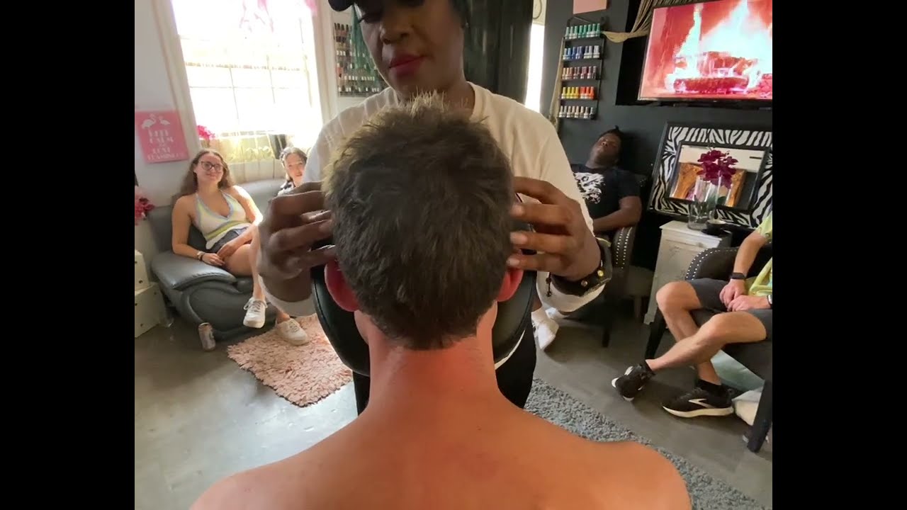 ASMR Scratches w/ Live Audience 🌻
