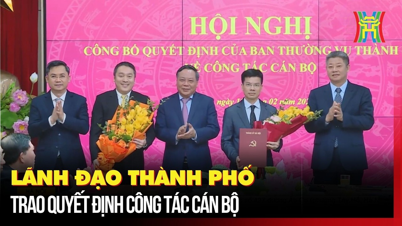 Lãnh đạo thành phố trao quyết định công tác cán bộ | Tin tức