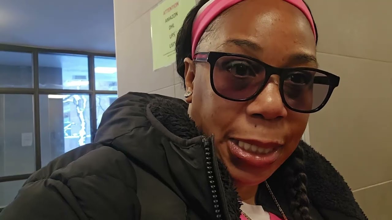 Rich woman wanna pay private home aid less because she's  now incharge, from $25 usd to $20