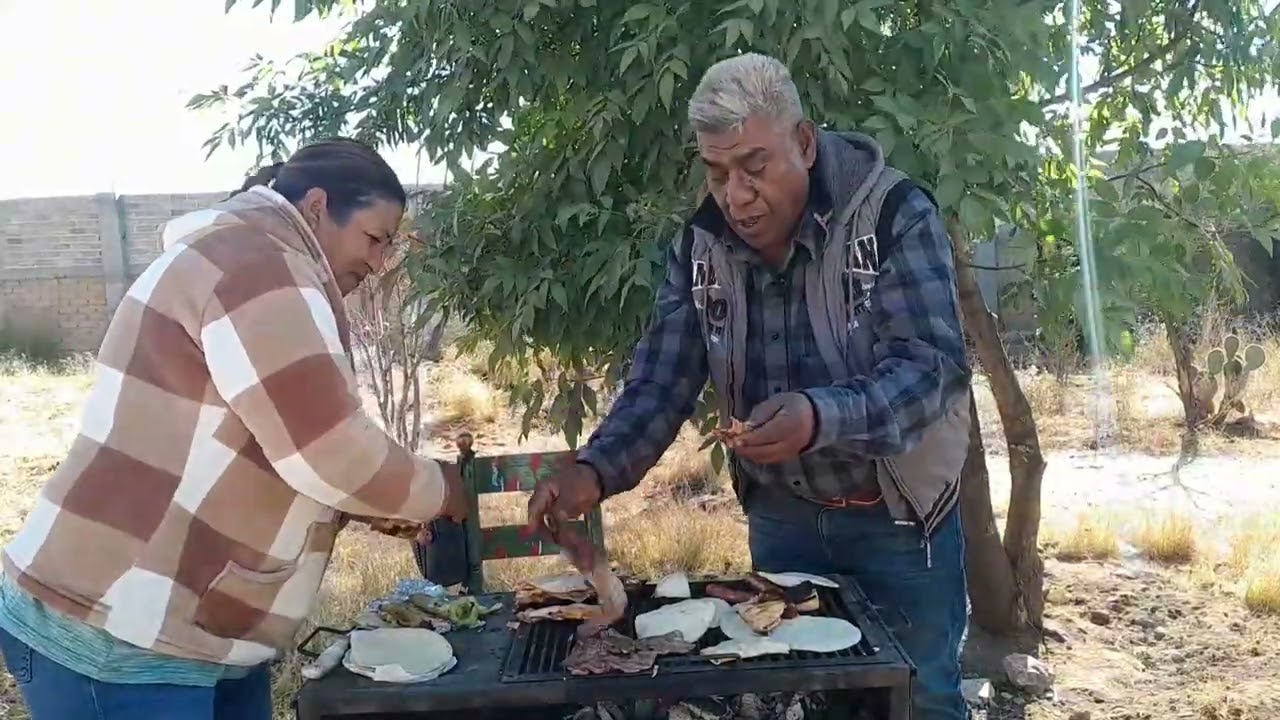 Aquí desayunando en el campo 