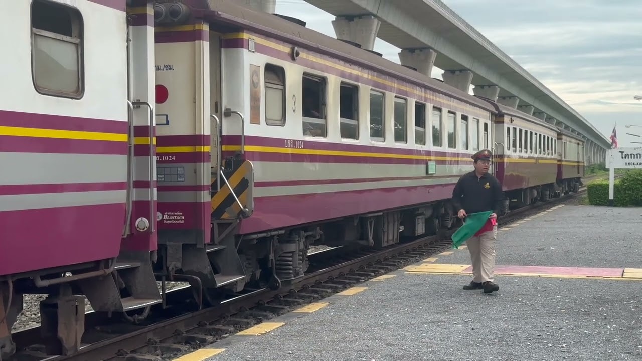 Thai Train 234 - Surin/Bangkok (Hua Lamphong) - Stopping at Khok Kruat Station