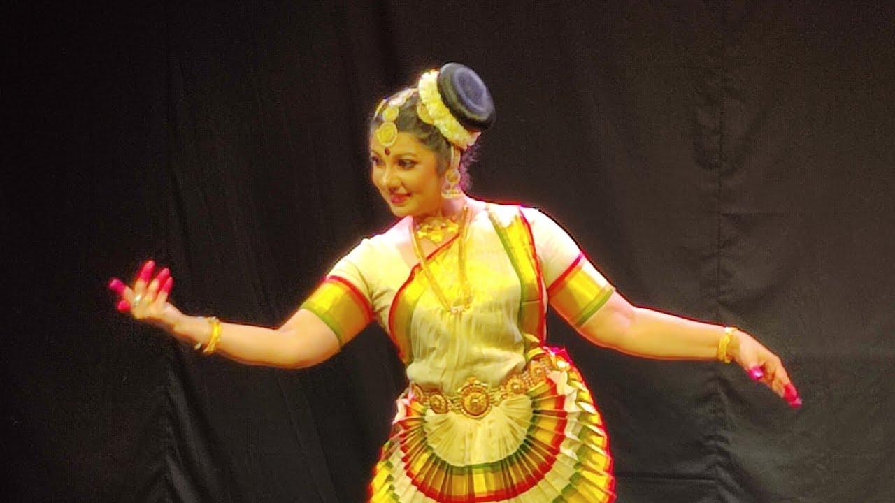 Mohiniyattam varnam. 'Srunu nee'.