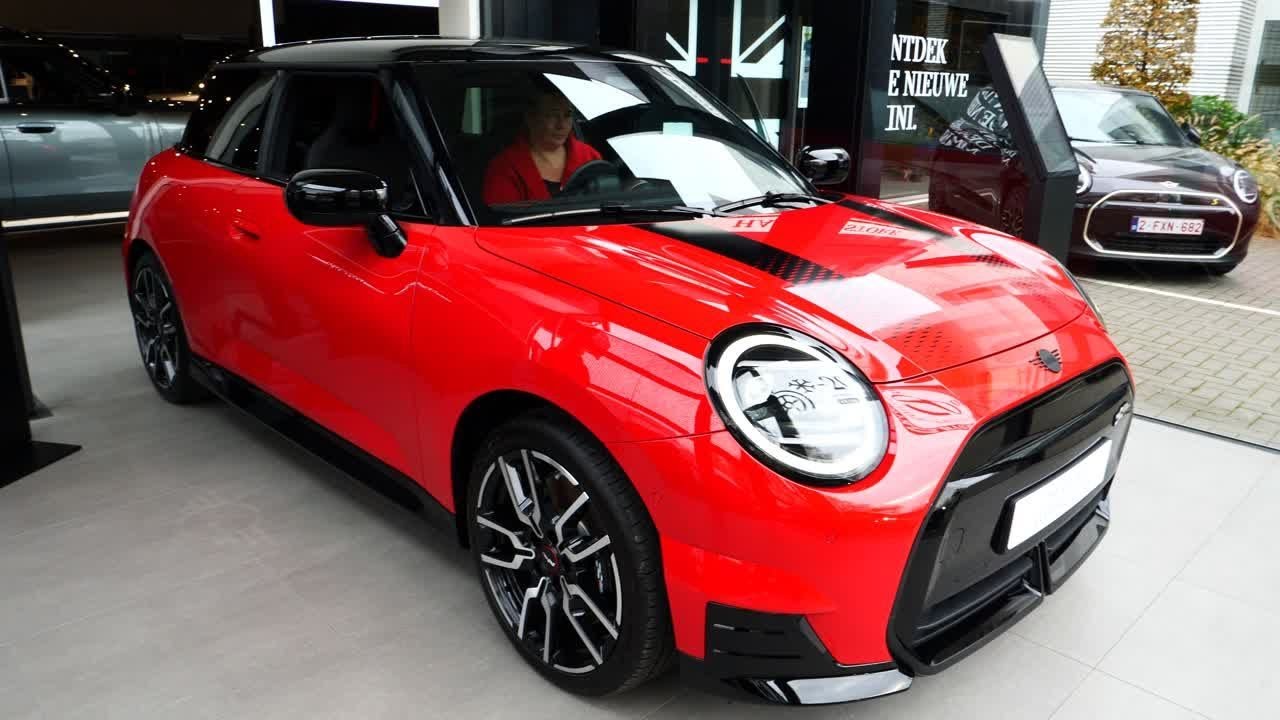 NEW MINI COOPER E-SE SPORT IN 4K #mini #cooper #minicooper #ev #electriccar #carreview #automobile