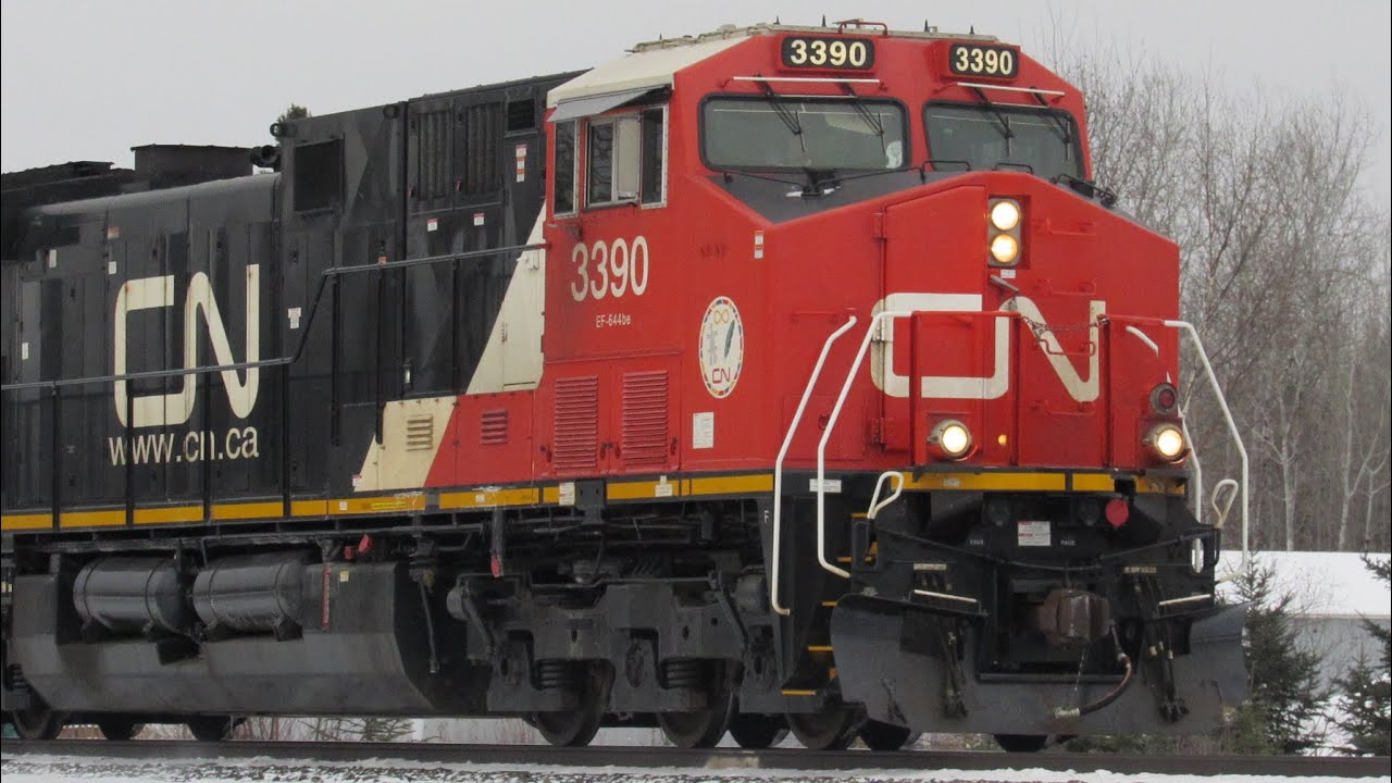 CN 3390 leads a very long intermodal train with @Jacktrains332 in Oliver, WI