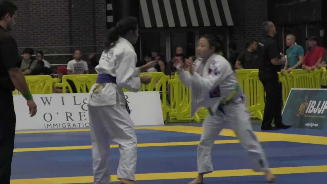Submission #154: Nana Hosokawa (Ruffhouse) vs Adelita McGrath (Carlson Gracie Team)