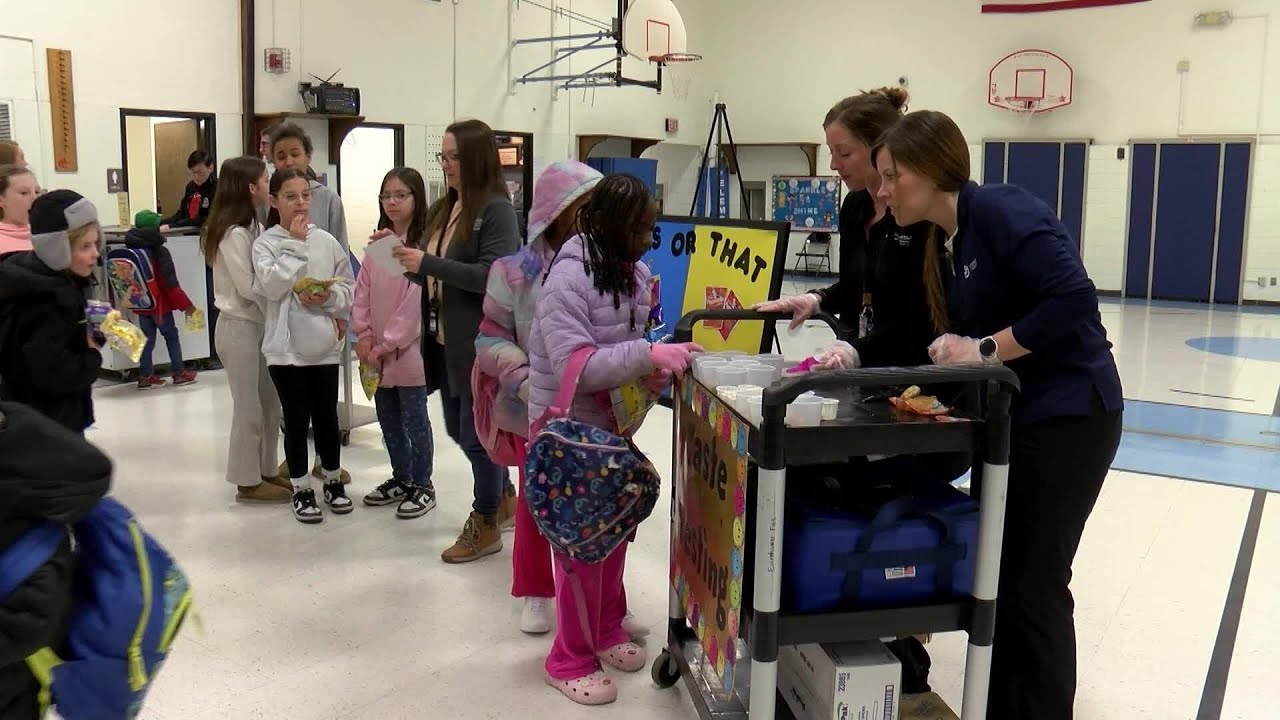 Kids leave a pancake review for Davenport Community Schools