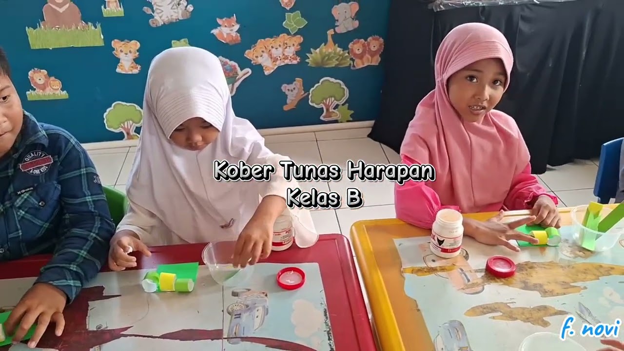 Kelas B~ membuat hiasan ketupat 3D. #MenggunakanKoordinasiMataTanganDalamMelaksanakanTugas