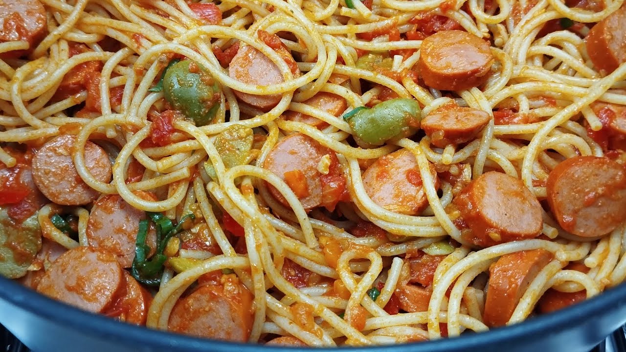 COMO FAZER UM DELICIOSO MACARRÃO COM SALSICHA 