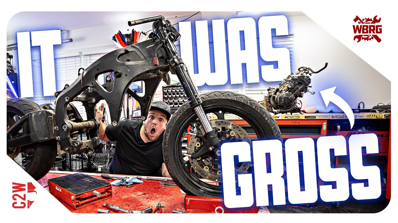 40,000 mile CBR ENGINE IS REMOVED!! It was disgusting!!| 2008 CBR 600RR Race Build - Day 4
