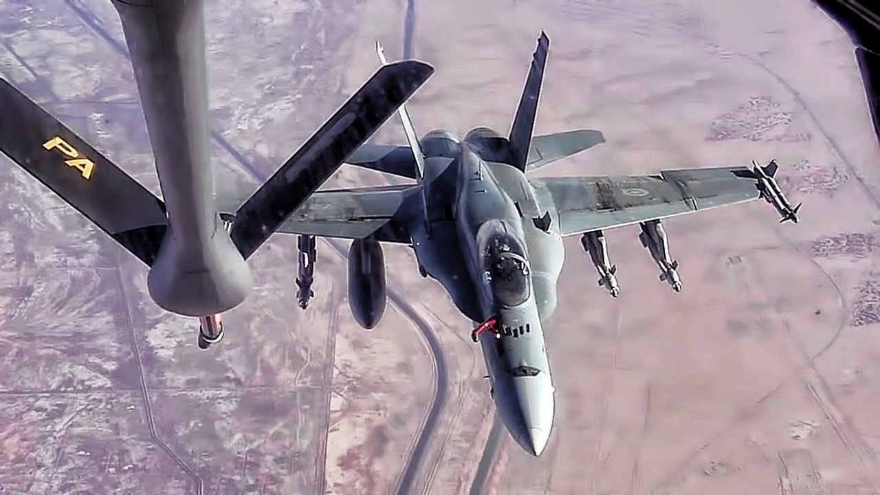 U.S. Air Tanker Refuels Canadian CF-18 Hornets Over SW Asia