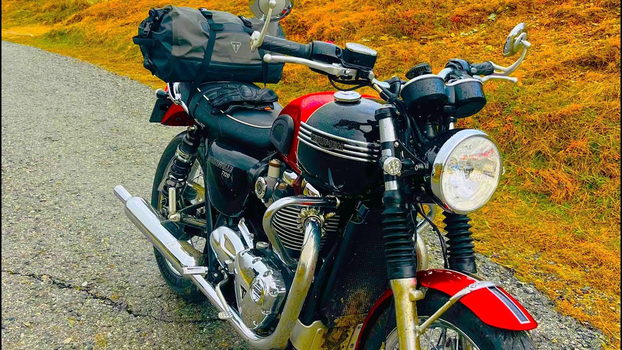 TRIUMPH T120 / DES HAUTES ALPES AU PIEMOND, LA ROUTE DU QUEYRAS VERS L'ITALIE (COL AGNEL).