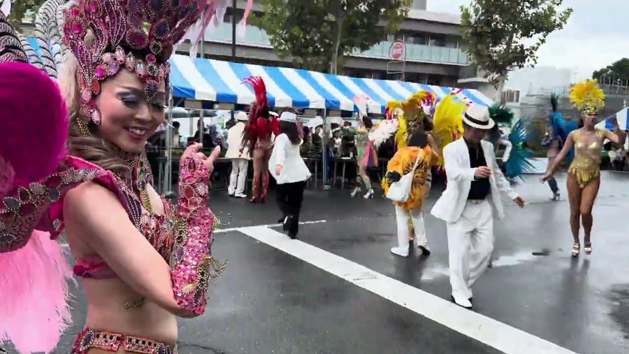 板橋区民祭り25’ (32)２日目(13)サンバカーニバル②折り返し