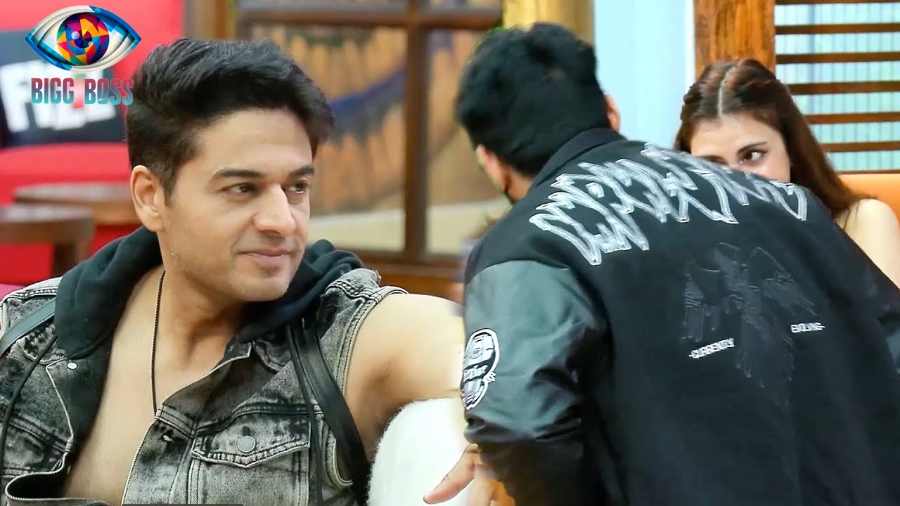 Bigg Boss 19 Live Update: Abhishek ने Farhanaa को शायरी सुना कर किया Impress कहा Cute हुई फिदा