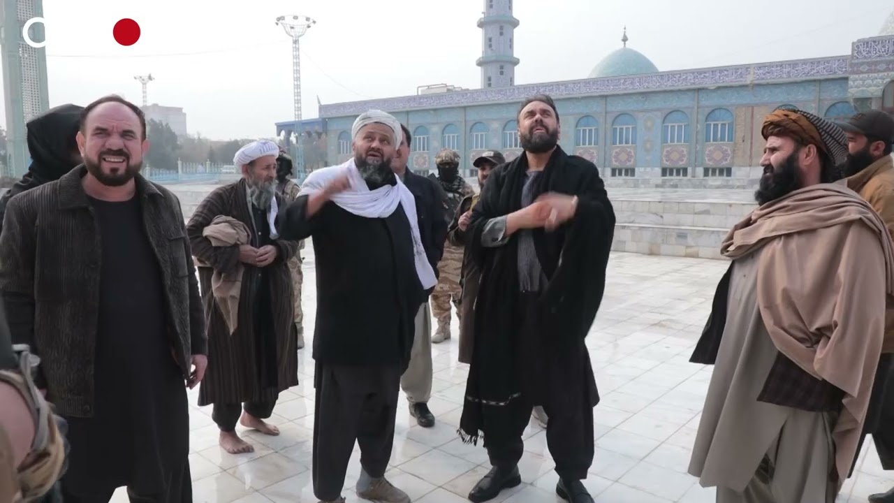 آغاز کار ایزوگام سقف مسجد روضه شریف با حمایت مالی کمال نبی‌زاده بازرگان ملی