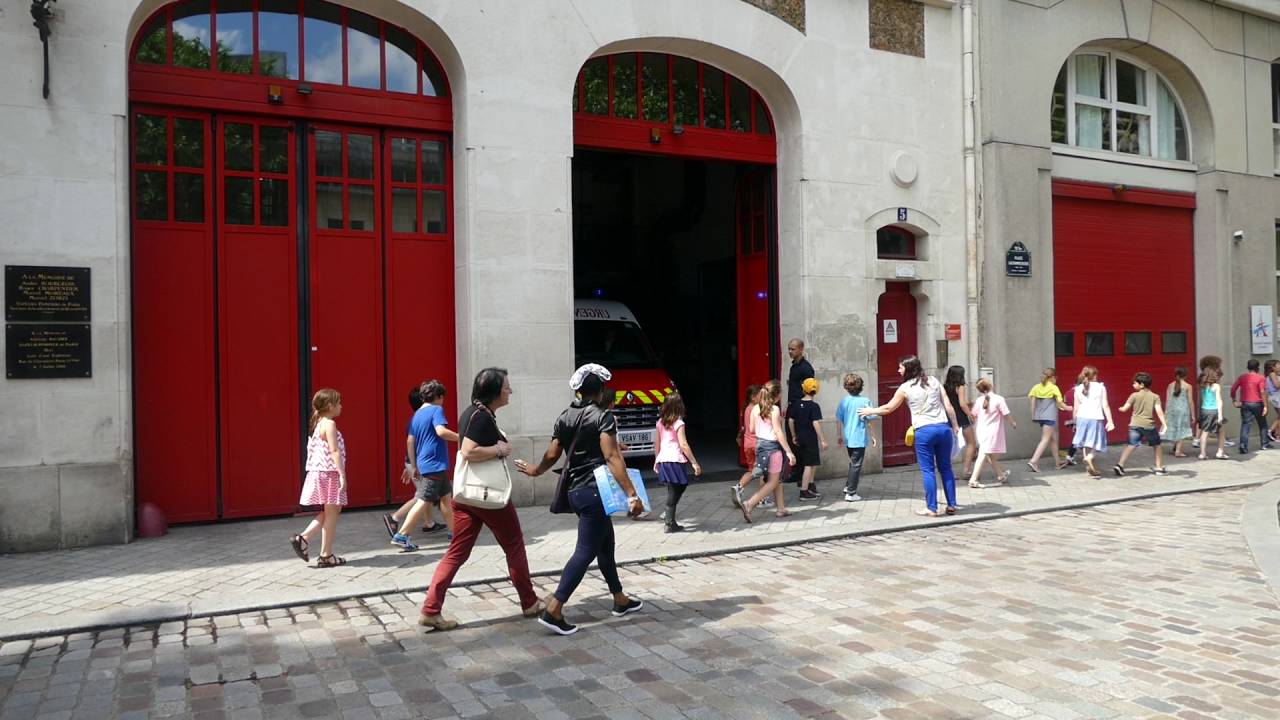 Sapeurs-Pompiers de Paris VSAV 186 répond à une intervention