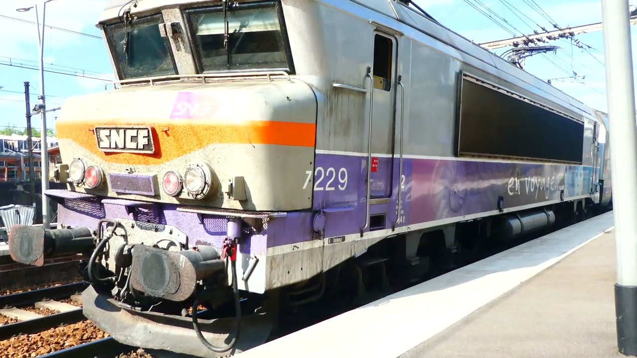 d&eacute;part de train [BB7200 + VOITURE CORAIL, VERSAILLES CHANTIER]