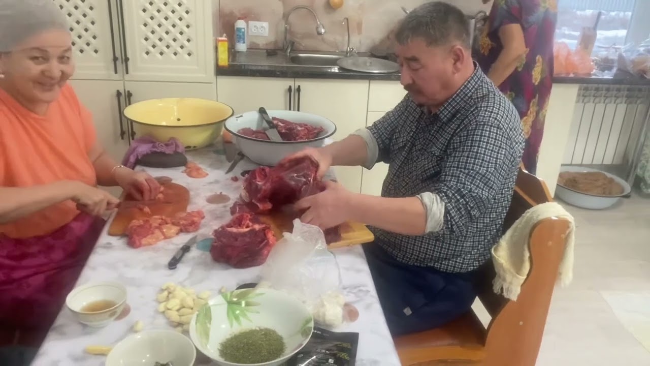У казахов начался сезон мяса. Living in Kazakhstan
