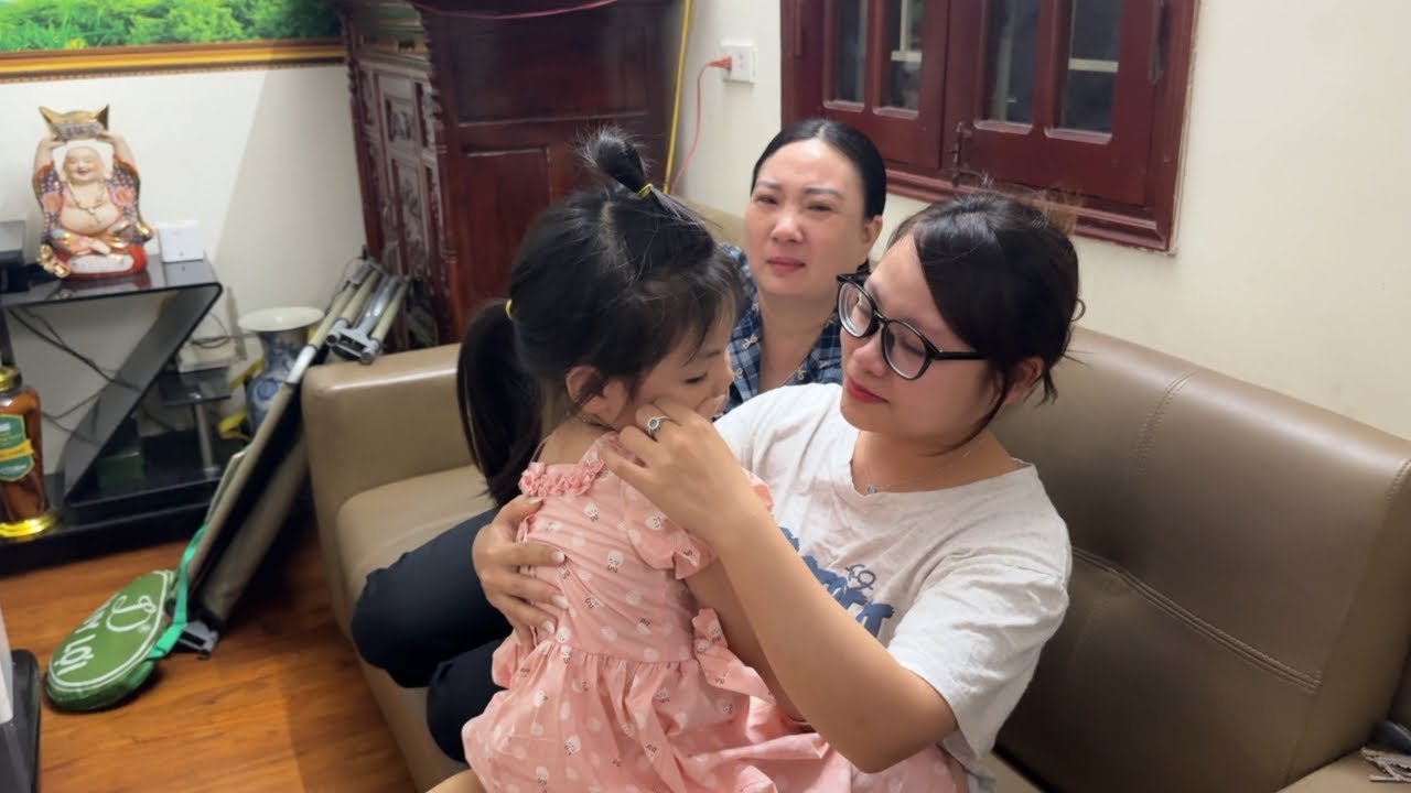 Mẹ Và Em Dâu Rưng Rưng Nước Mắt Tiễn Nhà Giang Về Trung Quốc
