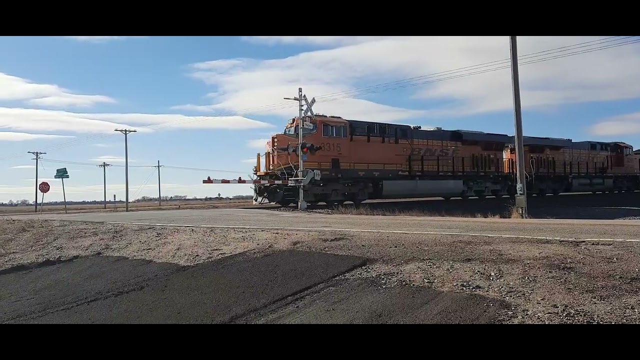 BNSF 3315 leading loaded coal train going into Grand Island on January 19,2026 