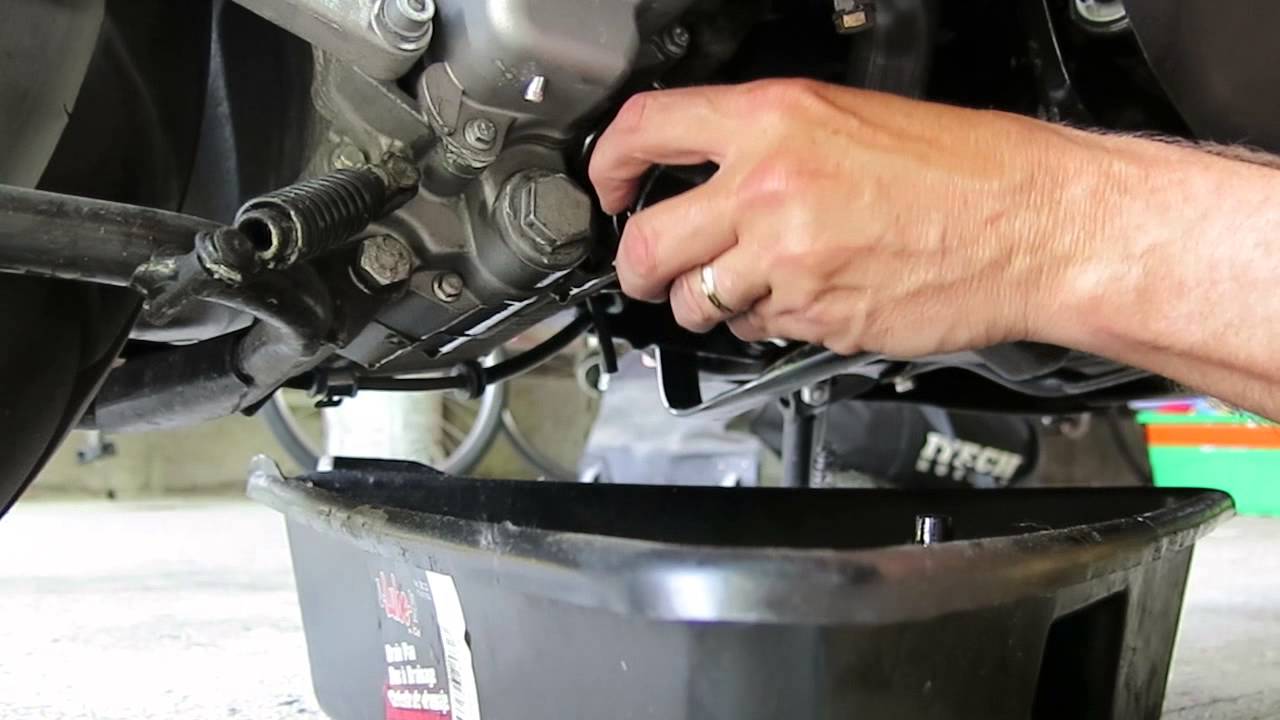 Piaggio BV 250 scooter engine and gear case oil change