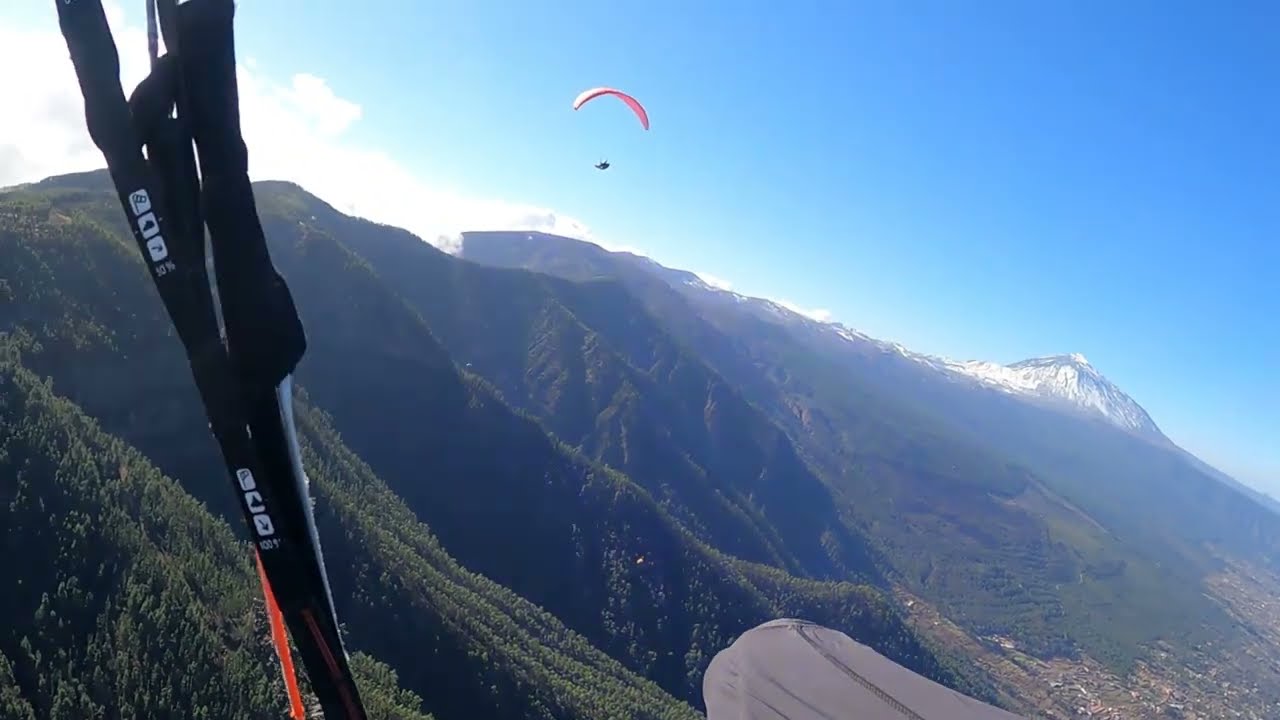 paragliding - flying with the clouds - Tenerife