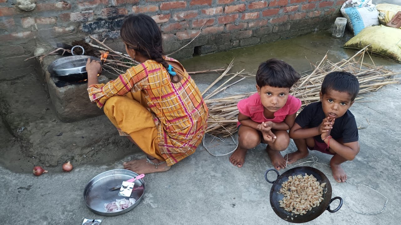आज हमने बनाय है मैक्रोनी बहुत ही स्वादिष्ट  INDIAN VILLAGE REALTY UP 13