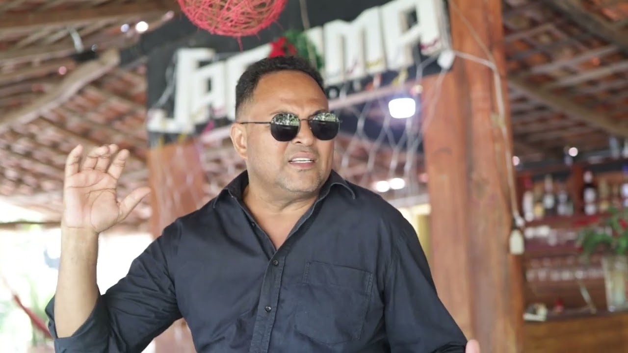 AS ESCOVAS BEM JUNTINHAS -  Walney Moraes