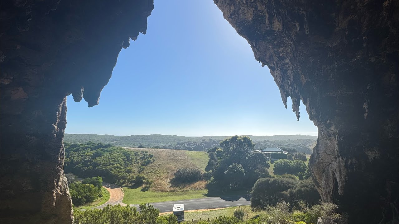 Day 10 driving Perth to Melbourne - Robe, Victoria border, Tarangle cave, Bridge water beach 