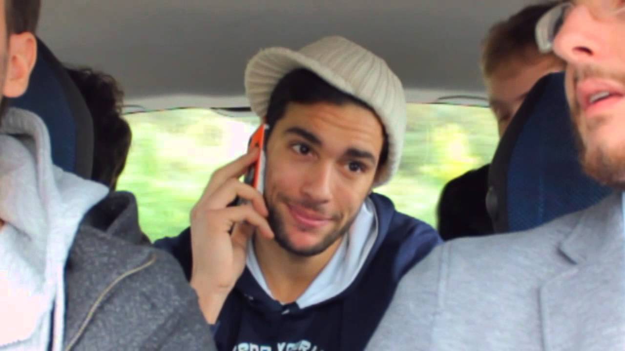 Phone-Cracy (dominati dai telefoni)