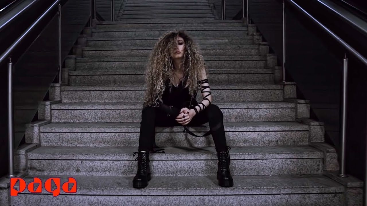 Sena Şener - Her An Gidebilirim (Official Video)